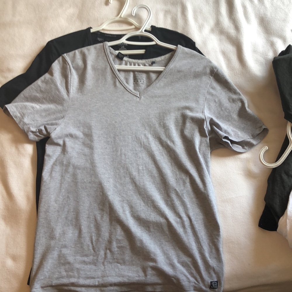 Buffalo v-neck x2